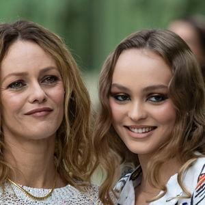 Vanessa Paradis et sa fille Lily-Rose Depp - Les célébrités au photocall du défilé "Chanel Cruise Collection 2020" au Grand Palais. Paris, le 3 mai 2019.
© Olivier Borde/Bestimage