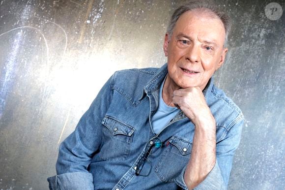 Le chanteur est mort le 2 mars 2025 à l'âge de 80 ans

Exclusif - Portrait de Herbert Léonard lors de l'enregistrement de l'émission "Chez Jordan de Luxe" à Paris. Le 8 octobre 2024
© Cédric Perrin / Bestimage