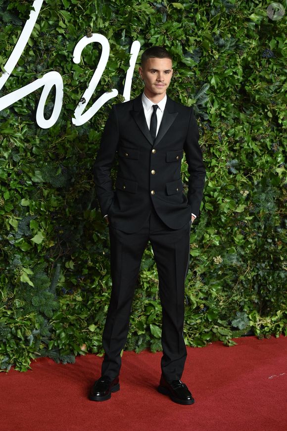 Romeo Beckham au photocall de la soirée des "British Fashion Awards 2021" à Londres, le 29 novembre 2021. SGP / BESTIMAGE