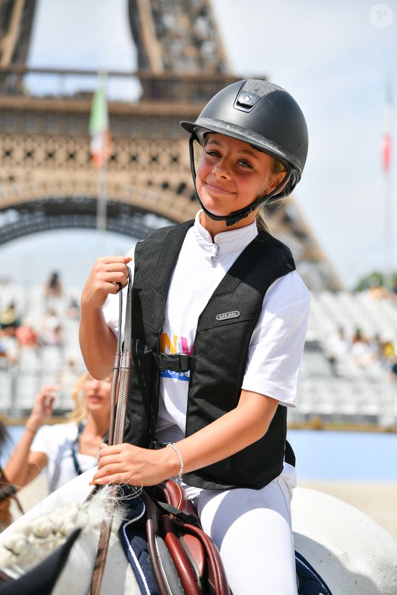 Giulia Sarkozy sur Valentine lors de la coupe Kids Cup L'Envol lors du Longines Paris Eiffel Jumping le 20 juin 2025

© Perusseau / Veeren / Bestimage