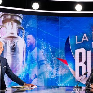 Mais pour l'édition du soir animée par Gilles Bouleau, une nouvelle tête fait aussi son apparition

Gilles BOULEAU animateur TF1 et Didier DESCHAMPS sélectionneur de la France lors de l'annonce de la sélection de l'équipe de France de football pour l'UEFA EURO 2024 au Studio TF1 le 16 mai 2024 à Boulogne Billancourt, France. Photo by Baptiste Fernandez/Icon Sport/ABACAPRESS.COM