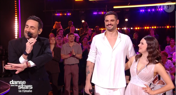 Une prestation bluffante, aux côtés de sa partenaire Elsa Bois 

Finale de Danse avec les stars 2025 - capture d'écran TF1