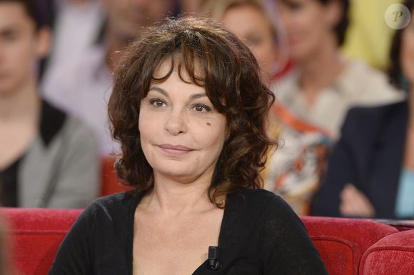 Isabelle Mergault - Enregistrement de l'émission "Vivement Dimanche" à Paris le 16 Septembre 2015 et qui sera diffusée le 20 Septembre 2015. - Photo par COADIC GUIREC / BESTIMAGE
