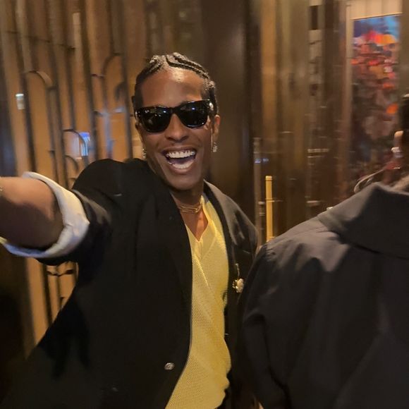 New York, NY – À l’issue des CFDA Fashion Awards 2025, Rihanna et A$AP Rocky ont été aperçus se rendant dîner au restaurant italien haut de gamme ALBA à New York, pour célébrer la victoire de Rocky, qui a reçu le Fashion Icon Award.

Backgrid USA / Bestimage