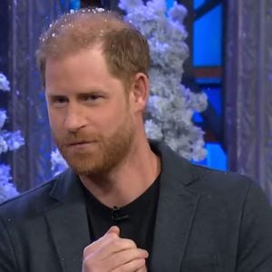 Le prince Harry a fait une apparition surprise dans une émission télévisée américaine de fin de soirée sur CBS pour Late Show With Stephen Colbert au Ed Sullivan Theatre de New York le 3 décembre 2025. Photo fournie par JLPPA / Bestimage