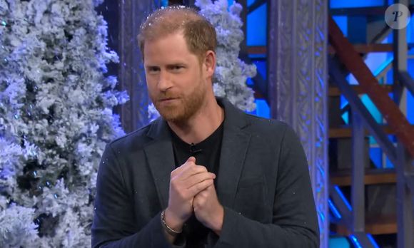 Le prince Harry a fait une apparition surprise dans une émission télévisée américaine de fin de soirée sur CBS pour Late Show With Stephen Colbert au Ed Sullivan Theatre de New York le 3 décembre 2025. Photo fournie par JLPPA / Bestimage
