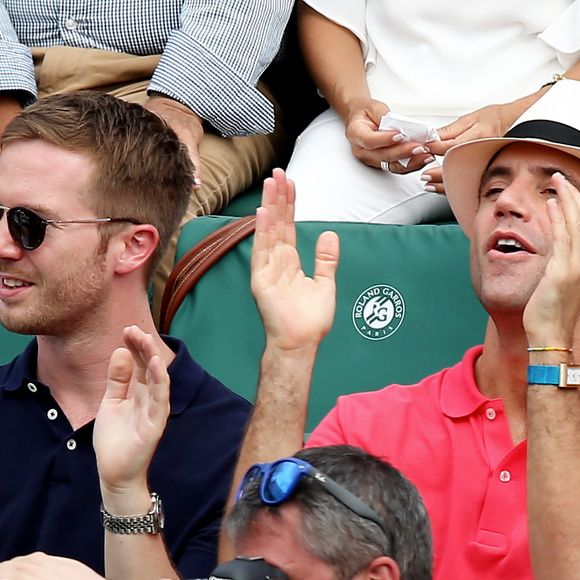 Le chanteur Mika et son compagnon Andy Dermanis - People dans les tribunes lors de la finale homme des Internationaux de Tennis de Roland-Garros à Paris le 11 juin 2017.
© Dominique Jacovides-Cyril Moreau / Bestimage