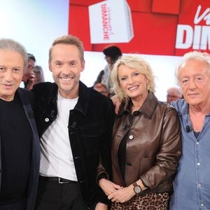 Exclusif - Michel Drucker, Damien Thevenot, Sophie Davant et Didier Barbelivien lors de l'enregistrement de l'émission Vivement Dimanche, au studio Rive gauche, à Paris, France, le 22 octobre 2025, présentée par M.Drucker, diffusée sur France 3 le 16 novembre 2025. © Guillaume Gaffiot/Bestimage