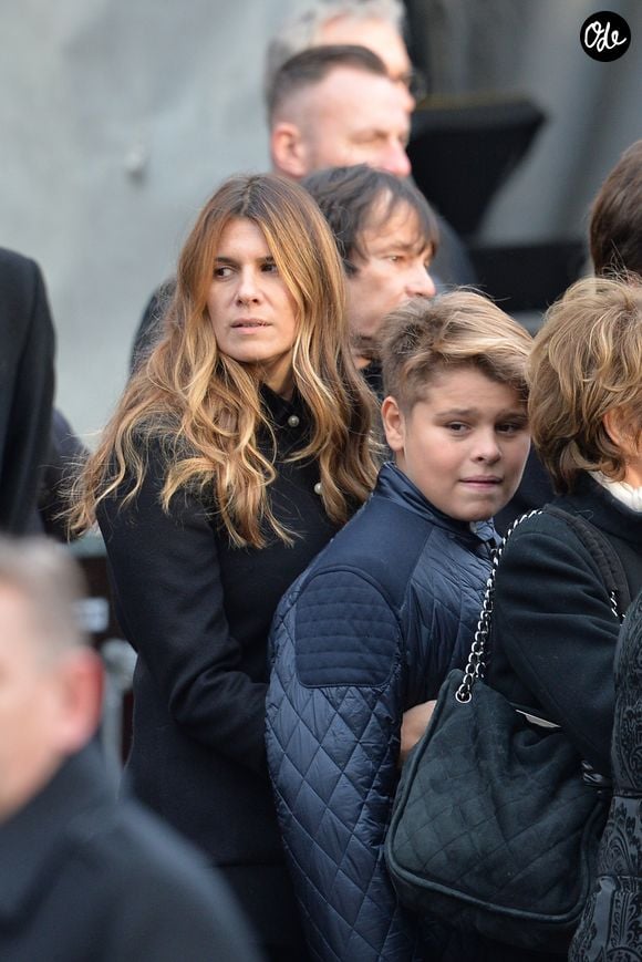 Alexandra Pastor et Cameron Smet - Sorties de l'église de la Madeleine après les obsèques de Johnny Hallyday à Paris le 9 décembre 2017.

Photo de Veeren / Bestimage