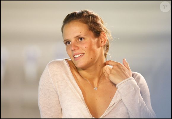 "C’est sur la rupture en général, après c’est ma rupture à moi, que j’ai vécue. Dans cette chanson, je parle de comment j’ai expliqué à mes enfants, comment la vie allait changer" 

Laure Manaudou à Mulhouse DOMINIQUE JACOVIDES / BESTIMAGE