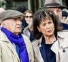 Au magazine "ELLE" en 2021, Anne Sinclair était revenue sur sa belle rencontre avec l'auteur des "Lieux de mémoire" qui "(lui) a sauvé la vie" : "Il avait vécu un deuil lui aussi, on aurait pu se consoler ensemble, faire une fin comme on dit, et bien ça n'a pas été ça. On a eu suffisamment de joie de vivre, d'envie de vivre pour avoir une belle et vraie histoire"
Anne Sinclair et son mari Pierre Nora - Sorties des obsèques de l'avocat pénaliste, ancien ministre, grand officier de la Légion d'honneur, Georges Kiejman au cimetière du Montparnasse dans le 14ème arrondissement de Paris, France, le 12 mai 2023. © Cyril Moreau/Bestimage