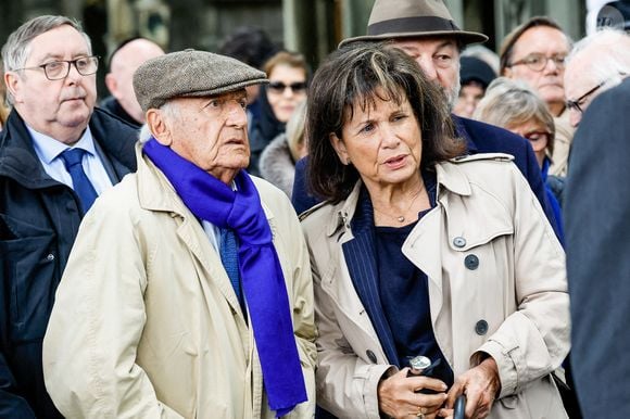 Au magazine "ELLE" en 2021, Anne Sinclair était revenue sur sa belle rencontre avec l'auteur des "Lieux de mémoire" qui "(lui) a sauvé la vie" : "Il avait vécu un deuil lui aussi, on aurait pu se consoler ensemble, faire une fin comme on dit, et bien ça n'a pas été ça. On a eu suffisamment de joie de vivre, d'envie de vivre pour avoir une belle et vraie histoire"

Anne Sinclair et son mari Pierre Nora - Sorties des obsèques de l'avocat pénaliste, ancien ministre, grand officier de la Légion d'honneur, Georges Kiejman au cimetière du Montparnasse dans le 14ème arrondissement de Paris, France, le 12 mai 2023. © Cyril Moreau/Bestimage