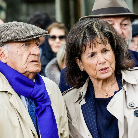 Au magazine "ELLE" en 2021, Anne Sinclair était revenue sur sa belle rencontre avec l'auteur des "Lieux de mémoire" qui "(lui) a sauvé la vie" : "Il avait vécu un deuil lui aussi, on aurait pu se consoler ensemble, faire une fin comme on dit, et bien ça n'a pas été ça. On a eu suffisamment de joie de vivre, d'envie de vivre pour avoir une belle et vraie histoire"

Anne Sinclair et son mari Pierre Nora - Sorties des obsèques de l'avocat pénaliste, ancien ministre, grand officier de la Légion d'honneur, Georges Kiejman au cimetière du Montparnasse dans le 14ème arrondissement de Paris, France, le 12 mai 2023. © Cyril Moreau/Bestimage