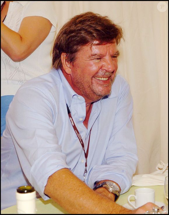 Aucun montant n’a été communiqué, mais la finalisation est prévue pour l’été 2026, sous réserve des conditions habituelles. 

Johann Rupert était présent lors d’un événement organisé dans le cadre du festival de la vitesse sur la pelouse privée de Goodwood House, un rendez-vous placé sous le signe du luxe et du sport automobile, orchestré par Cartier dans le cadre de l’événement « Style et Luxe ». GOFF  / BESTIMAGE