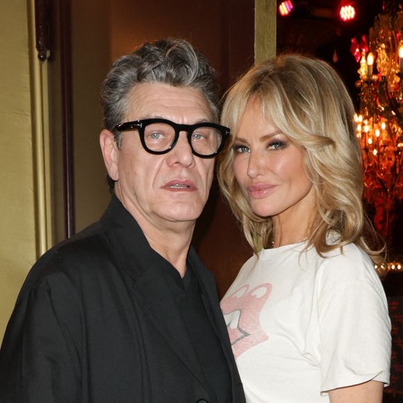 Depuis leur première apparition publique en septembre dernier, le chanteur et l'ancien mannequin enchainent les sorties (et les bisous) pour le plus grand bonheur de Marc Lavoine qui venait de sortir d'un divorce difficile avec Line Papin.

Exclusif - Marc Lavoine (co-producteur du spectacle) et sa compagne Adriana Karembeu lors de la générale du spectacle musical "Les Souliers Rouges" au Casino de Paris 2024
© Guirec Coadic/Bestimage