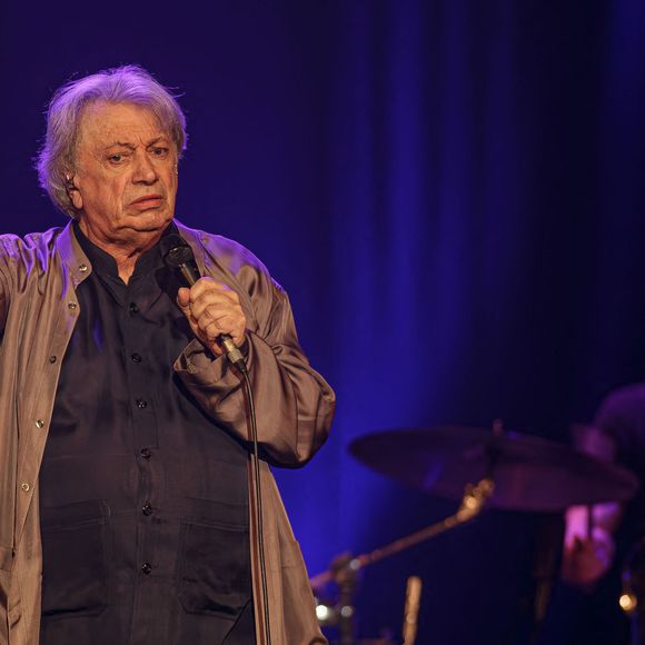 Exclusif - Hervé Vilard en concert au Théâtre Sébastopol à Lille. Le 10 avril 2024