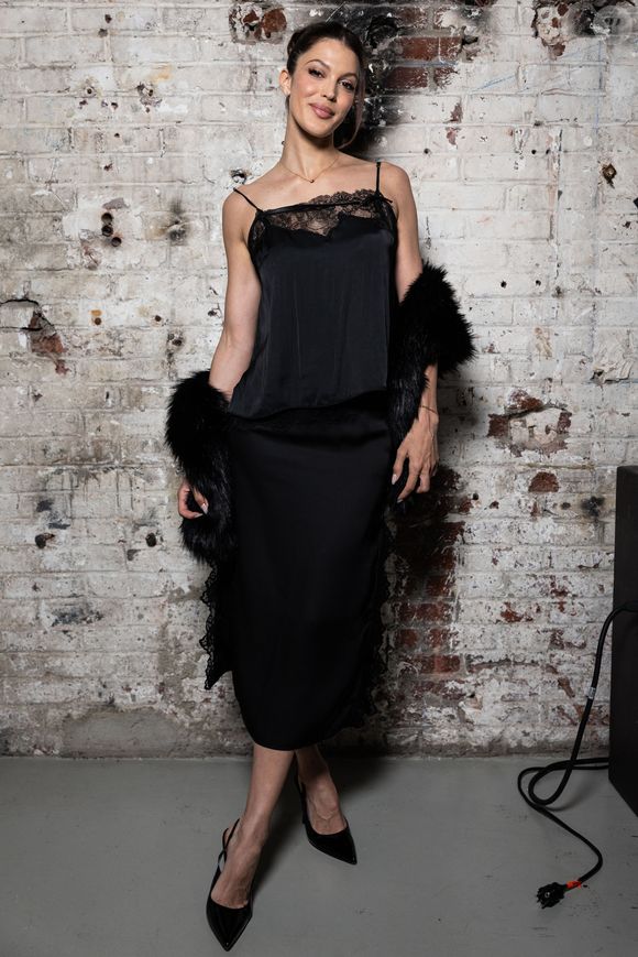 'Iris Mittenaere, vêtue d'une robe satinée en dentelle, était aussi présente

Iris Mittenaere au photocall du défilé Vaillant Collection Femme Prêt-à-Porter Automne/Hiver 2026-2027 lors de la Fashion Week de Paris (PFW) au palais de Tokyo, à Paris, France, le 6 mars 2026. © Julien Sarkissian/Bestimage