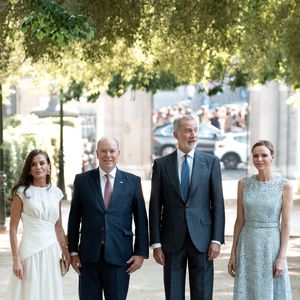 Dans le cadre du 150ème anniversaire de l'établissement des premières relations diplomatiques entre l'Espagne et Monaco

La reine Letizia d'Espagne, le prince Albert II de Monaco, le roi Felipe VI et la princesse Charlène de Monaco lors du 150ème anniversaire de l'établissement des premières relations diplomatiques entre l'Espagne et Monaco au Jardin botanique royal à Madrid le 1er juin 2026. LALO YASKY / BESTIMAGE
