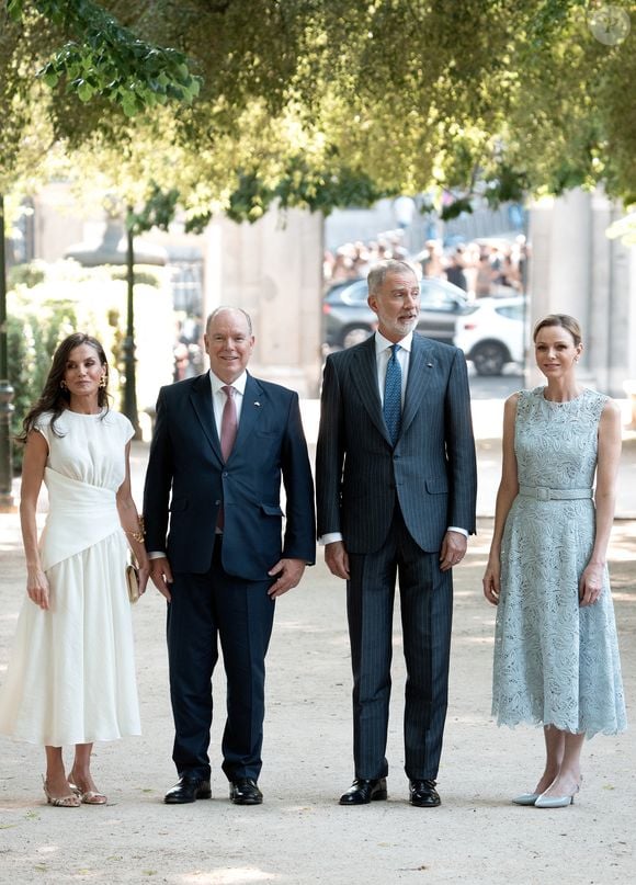 Dans le cadre du 150ème anniversaire de l'établissement des premières relations diplomatiques entre l'Espagne et Monaco

La reine Letizia d'Espagne, le prince Albert II de Monaco, le roi Felipe VI et la princesse Charlène de Monaco lors du 150ème anniversaire de l'établissement des premières relations diplomatiques entre l'Espagne et Monaco au Jardin botanique royal à Madrid le 1er juin 2026. LALO YASKY / BESTIMAGE