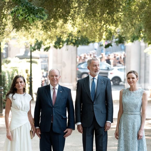 Dans le cadre du 150ème anniversaire de l'établissement des premières relations diplomatiques entre l'Espagne et Monaco

La reine Letizia d'Espagne, le prince Albert II de Monaco, le roi Felipe VI et la princesse Charlène de Monaco lors du 150ème anniversaire de l'établissement des premières relations diplomatiques entre l'Espagne et Monaco au Jardin botanique royal à Madrid le 1er juin 2026. LALO YASKY / BESTIMAGE