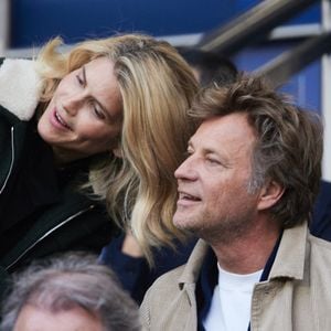 Alice Taglioni et son compagnon Laurent Delahousse dans les tribunes de la demi-finale retour de Ligue des champions entre le PSG face au Borussia Dortmund (0-1) au Parc des Princes à Paris le 7 mai 2024. © Cyril Moreau/Bestimage