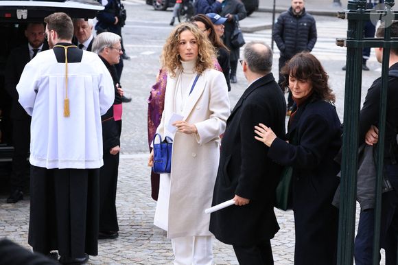 Olivia Courbis arrive à la cérémonie d'enterrement de Rolland Courbis à l'église de la Madeleine à Paris, France, le 14 janvier 2026. Photo par Jerome Domine/ABACAPRESS.COM
