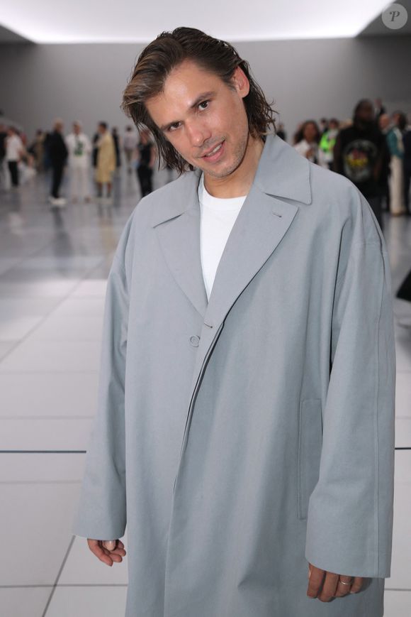 Avant d'être Orelsan, il est Aurélien Cotentin. 

Aurelien Cotentin, Orelsan (chanteur, rappeur) - Célébrités au Défilé de Mode Dior Homme, Collection Printemps-Été 2024 - Front Row - Dans le cadre de la Fashion Week de Paris, France, le 23 Juin 2023.  © Olivier Borde / Bertrand Rindoff / Bestimage