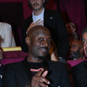 Le présentateur de l'émission de TF1, Harry Roselmack, a fini par réagir à son tour à travers un post Instagram.

Exclusif - Harry Roselmack au "concerto pour la paix" de Omar Harfouch au théâtre des Champs-Elysées à Paris le 18 septembre 2024.

© Rachid Bellak / Bestimage