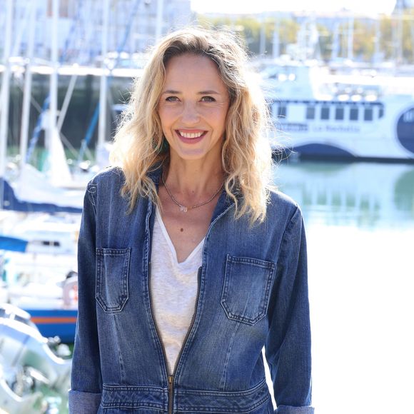 L’hypnose a aussi joué un rôle clé dans sa vie personnelle, notamment pour surmonter une dépression.

Helene de Fougerolles - Photocall de la série "Sam" lors de la 25ème édition du Festival de la Fiction de la Rochelle. Le 15 septembre 2023
© Denis Guignebourg / Bestimage