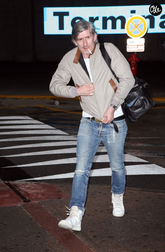 Son corps sans vie a été retrouvé chez lui à Paris le mardi 28 juillet 2026

Le Dj Kavinsky - People arrivant a l'aeroport de Nice en marge du 66eme festival de Cannes le 15 mai 2013.
Crédit : PIX4U / BESTIMAGE
