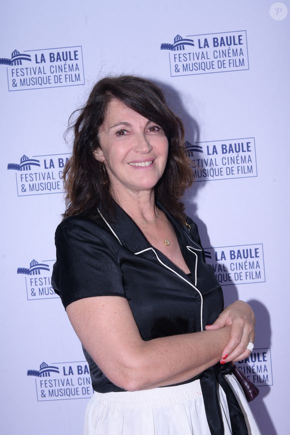 Côté vie privée, Zabou Breitman a partagé la vie, pendant près de 17 ans, d'un plasticien très réputé : Fabien Chalon. Ensemble, ils ont eu deux enfants, Anna Chalon, devenue chanteuse, et Antonin Chalon, qui, lui, a opté pour une carrière d'acteur.

Zabou Breitman lors de la 11e édition du festival Cinéma & musique de film de La Baule le 27 juin 2025. © Rachid Bellak / Bestimag