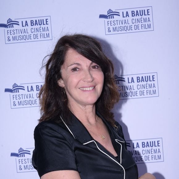 Côté vie privée, Zabou Breitman a partagé la vie, pendant près de 17 ans, d'un plasticien très réputé : Fabien Chalon. Ensemble, ils ont eu deux enfants, Anna Chalon, devenue chanteuse, et Antonin Chalon, qui, lui, a opté pour une carrière d'acteur.

Zabou Breitman lors de la 11e édition du festival Cinéma & musique de film de La Baule le 27 juin 2025. © Rachid Bellak / Bestimag