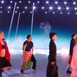 Avec leur troupe "Same but different"

Fauve Hautot et son compagnon Romain Guillermic dans "Danse avec les stars" sur TF1 le 3 avril 2026.