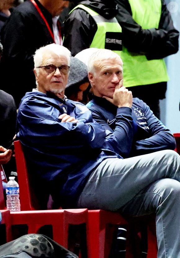 Aimé Jacquet et Didier Deschamps durant la première édition du " match des légendes " opposant l'équipe des Légendes, les anciens de Cannes, à l'équipe des Etoiles avec pour capitaine Didier Deschamps, au stade Pierre de Coubertin à Cannes, le 30 octobre 2025. Les Légendes cannoises, coachées par Luis Fernandez et supportées par Zinedine Zidane qui portait les couleurs cannoises, mais qui n'a pas joué, ont remporté le match 3 à 2. Tous les bénéfices de la soirée seront reversés aux associations les Etoiles de l'Espoir, à l'association Adrien et à l'association Clin d'Oeil, qui oeuvrent pour les plus démunis et la jeunesse.

© Dominique Jacovides / Bruno Bebert / Bestimage