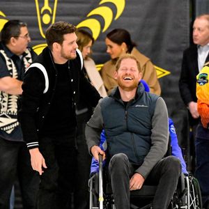 "Ils sont incroyables, extrêmement beaux et très amicaux", a déclaré Vikram Vij, le propriétaire et chef cuisinier, au magazine HELLO!.  

Le prince Harry, duc de Sussex, et Meghan Markle, duchesse de Sussex, assistent à la dernière journée de l'événement "One Year to Go" avant les Invictus Games Vancouver Whistler 2025 et participent à une session de curling au Vancouver Curling Club du Hillcrest Community Centre à Vancouver, Canada, le 16 février 2024. ©Backgrid USA / Bestimage



Pictured: Prince Harry, Meghan, Duchess of Sussex, Meghan Markle, Michael Buble, Luisana Lopilato