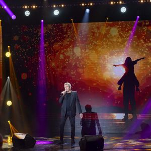 Exclusif - Julien Clerc lors de l'enregistrement de l'émission "Famille je vous aime" présentée par M.Drucker et qui sera diffusée le 29 décembre sur France 3, au studio Rive gauche, à Paris, France, le 2 décembre 2025. © Gaffiot-Perusseau/Bestimage