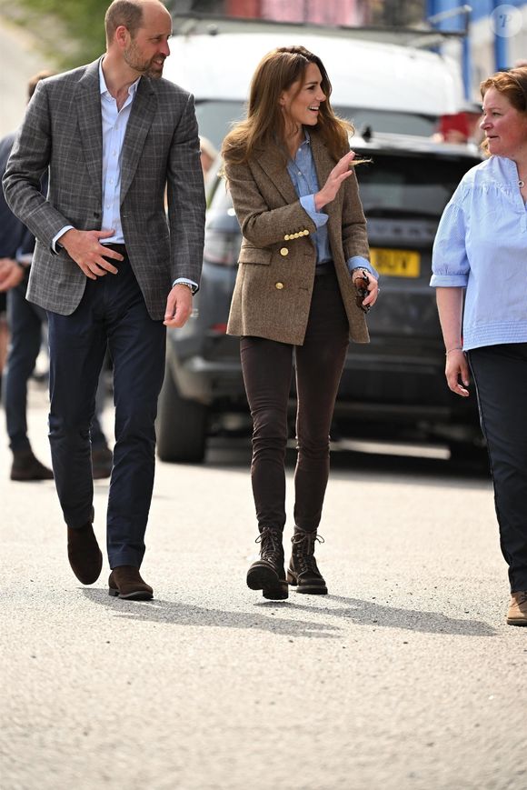 Le prince William, prince de Galles, et Catherine (Kate) Middleton, princesse de Galles, duc et duchesse de Rothesay, visitent la ville de Tobermory en Ecosse, Royaume Uni, le 29 avril 2025. © Backgrid UK/Bestimage