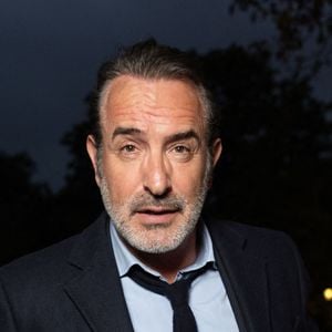 La « parentalité distraite » survient quand un parent est physiquement présent mais accaparé par son écran.

Exclusif - Jean Dujardin - Les célébrités arrivent au dîner du Cinéma du Madame Figaro au restaurant "Gigi" à Paris© Julien Sarkissian/Bestimage