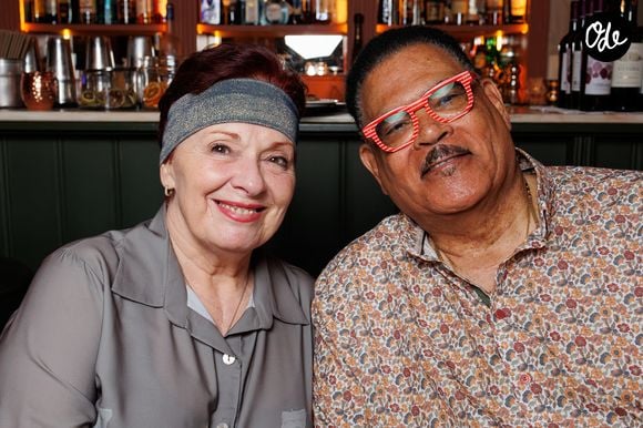 La chanteuse garde un souvenir ému de cette célébration, qu'elle résume aujourd'hui comme "un mariage profondément rural, gourmand et musical".

Fabienne Thibeault et son mari Christian Montagnac - Fabienne Thibeault fête ses 74 ans au restaurant Casa Luca à Paris le 17 juin 2026.

© Sébastien Fremont/Bestimage