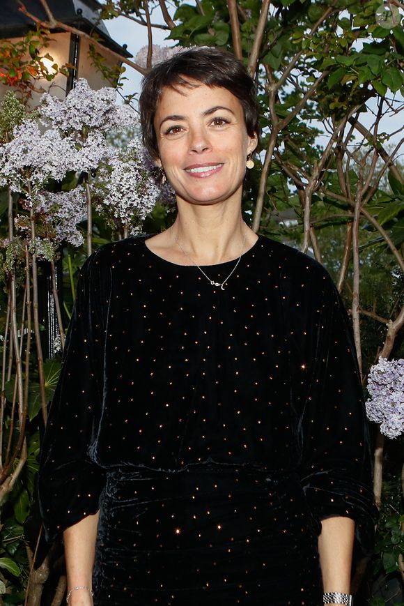 Bérénice Béjo - Remise du prix littéraire "Closerie des Lilas" à la Closerie des Lilas, à Paris le 25 avril 2024. Le prix littéraire de la Closerie des Lilas a été décerné à la romancière Arièle Butaux pour son livre "le cratère". © Christophe Clovis / Bestimage