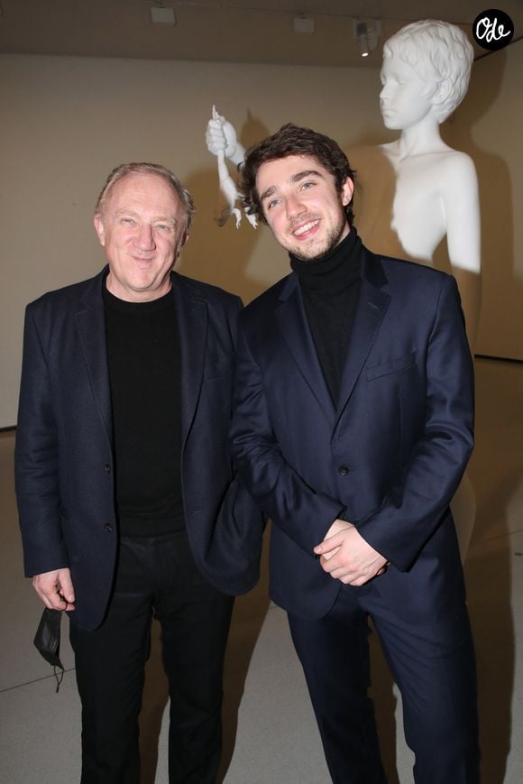 François-Henri Pinault et son fils François Pinault Jr. - Vernissage de l'exposition de la Collection François Pinault du Sculpteur Charles Ray à la Bourse du Commerce à Paris, France, le 15 Février 2022. Bertrand Rindoff/Bestimage