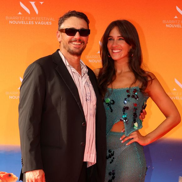 L'acteur James Franco et sa compagne Isabel Pakzad - Cérémonie d'ouverture du 3ème Festival International du Film "Nouvelles Vagues" de Biarritz le 24 juin 2025. © Jean-Marc Lhomer/Bestimage