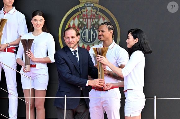 Andrea Casiraghi, sa femme Tatiana Santo Domingo lors de la remise des prix avec Jeff Dodds, le PDG de la Formula E, Mike Fries, le CEO de Liberty Global, Michel Ferry, le commissaire général de l'Automobile Club de Monaco et le directeur des Grands Prix, Lionel Beffre, Conseiller de Gouvernement-Ministre de l'Intérieur, durant le Monaco E-Prix 2026, Round 9, le 16 mai 2026. © Bruno Bebert / Bestimage