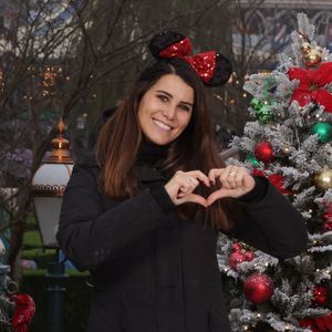 Karine Ferri - Les célébrités fêtent Noël à Disneyland Paris en novembre 2021. © Disney via Bestimage