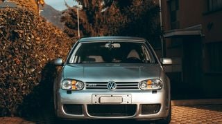 Vaporiser du vinaigre sur le pare-brise de votre voiture : à quoi cela sert et pourquoi c’est recommandé