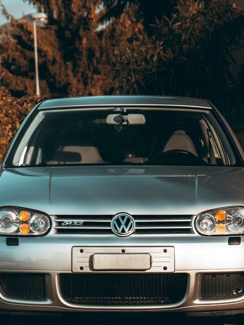 Vaporiser du vinaigre sur le pare-brise de votre voiture : à quoi cela sert et pourquoi c’est recommandé