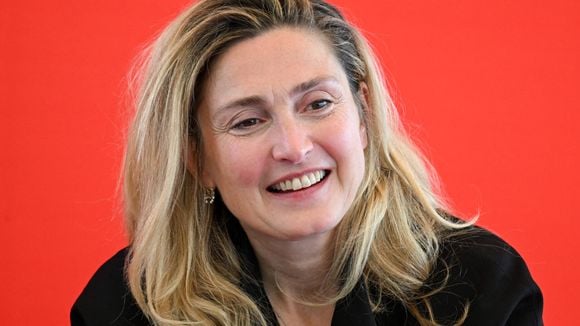Julie Gayet : son fils Tadeo, 27 ans, dirige avec elle une société au nom bien trouvé…
