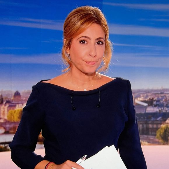 Léa Salamé a été en couple avec l’écrivain Olivier Guez avant de rencontrer Raphaël Glucksmann.

Captures d'écran - Léa Salamé présente son premier journal de 20 heures sur France 2. © Alain Guizard / Bestimage