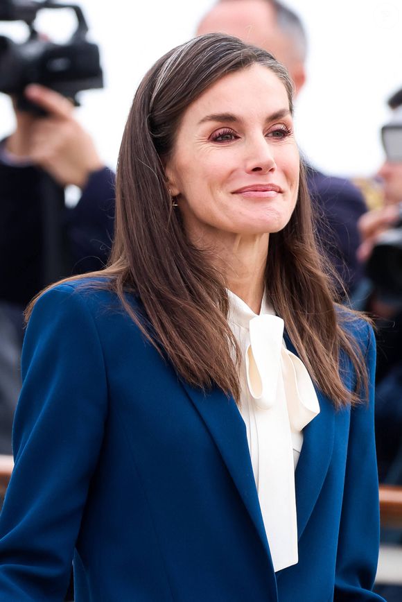 Le roi Felipe VI et la reine Letizia d'Espagne président les adieux du « Juan Sebastián de Elcano » avec l'Infante Leonor comme aspirante à Cadix - Farewell ceremony on the occasion of the departure of the training ship ‘Juan Sebastián de Elcano’ in the port of Cadiz, Spain, 11 January 2025. ( DANA-No: 02576863 )