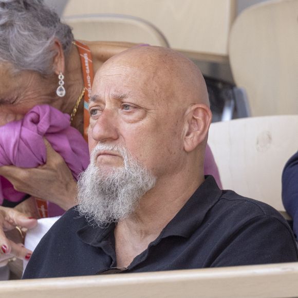 Charlélie Couture - Célébrités dans les tribunes des internationaux de France de Roland Garros à Paris le 1er juin 2022. © Cyril Moreau - Dominique Jacovides/Bestimage